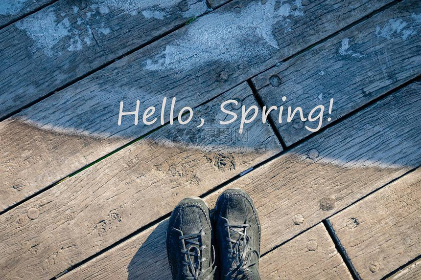 你好春天的话从冬天到春天的过渡概念春天来了对比温暖与寒冷图片