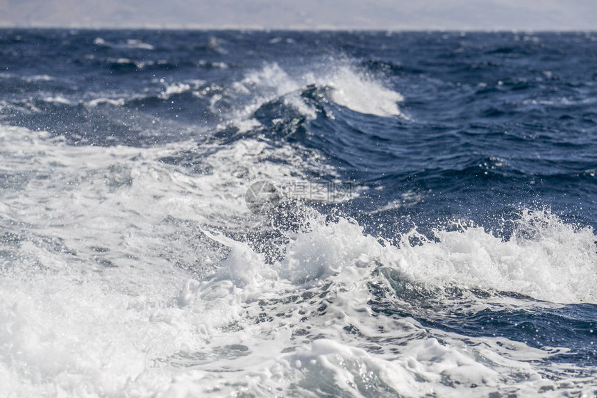 海浪与泡沫浪花冠图片