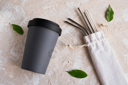 可再利用的生态友好型可持续手竹杯和不锈钢铁金属草根图片