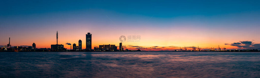 从大阪港钻石点所看到的大阪湾的太阳落下全景图象显示图片