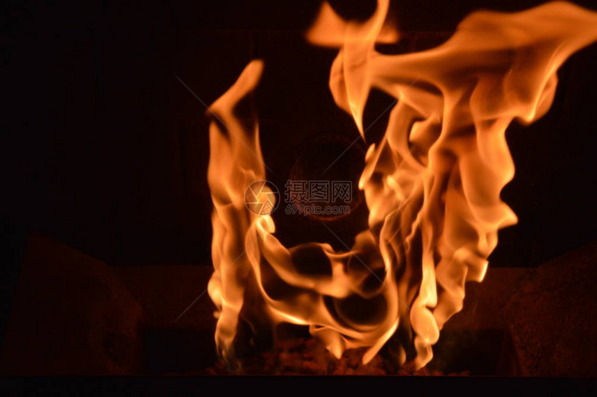 火中的木丸着火图片