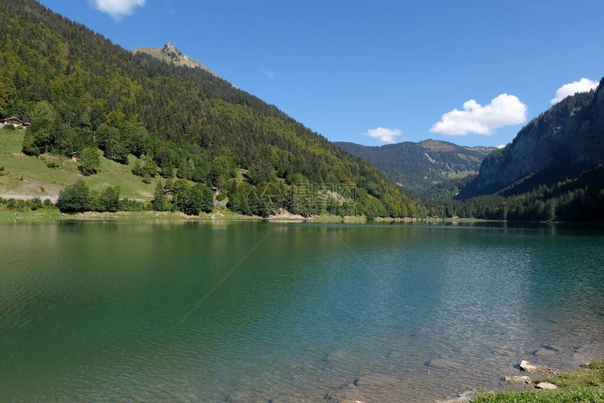 上萨沃埃法国阿尔卑斯山的LacdeMon图片