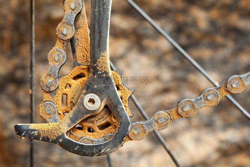 肮脏的山地自行车变速器图片