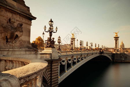 亚历山大三世桥和塞纳河图片