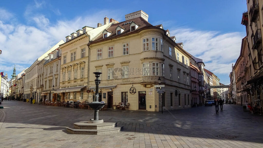 布拉迪斯拉发的旧中心斯洛伐克建筑简单但非常漂亮斯洛伐克首都的美妙房屋图片