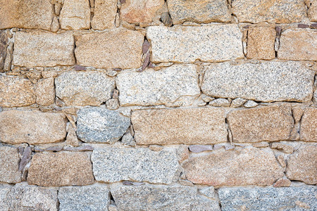 古老的石墙以非正常方式排列的细节图片
