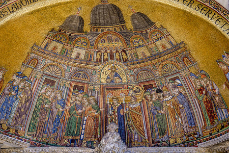 意大利威尼斯圣马可大教堂圣阿里皮奥门上的圣马可遗图片