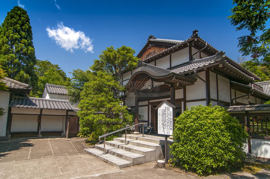 日本京都寺庙花园的Shoren在13世纪末建造的称为AwataPalaceAwataPalace有一个花园图片