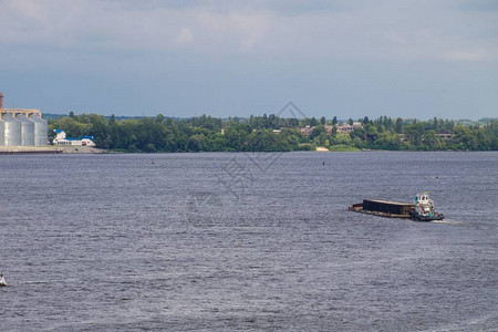 在乌克兰Dnieper河漂浮图片