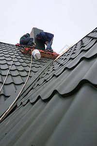 使用屋顶材料金属屋顶手工具螺丝起图片