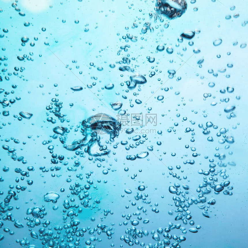在水下摄影中清晰透明的水图片