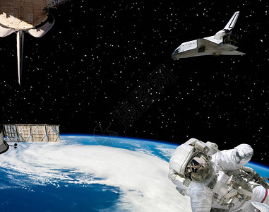 太空宇航员和宇宙飞船对的对抗美国航天局提供的这张图片