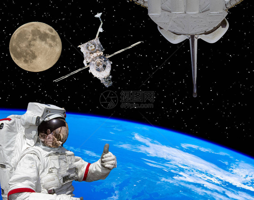宇航员对近月球附近的宇宙飞船给予指尖美国航天局提供的这图片