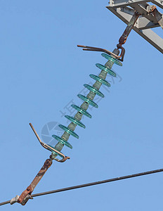 反对蓝天的高压电塔荷兰图片