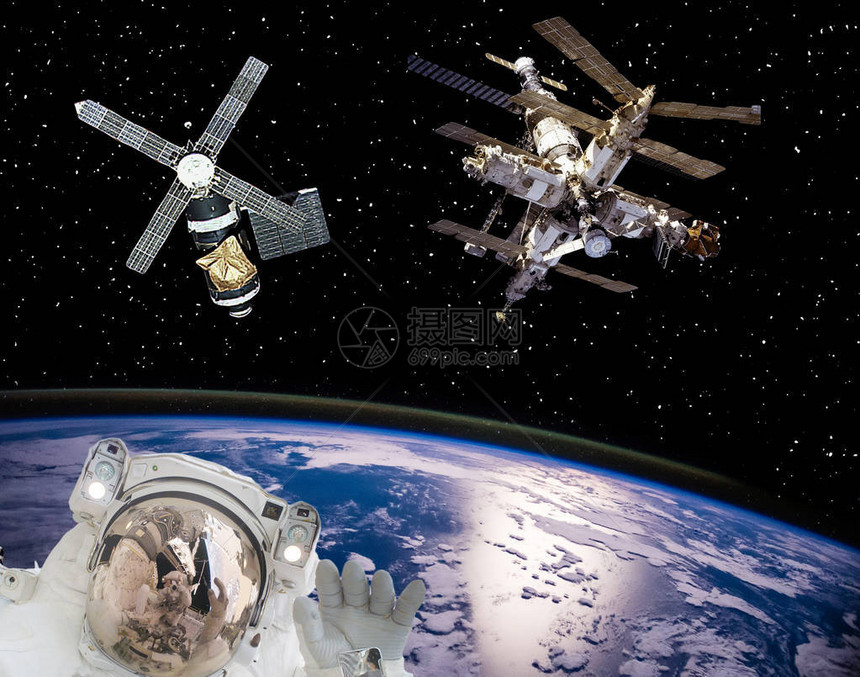 宇航员和宇宙飞船美国航天局提供的这图片