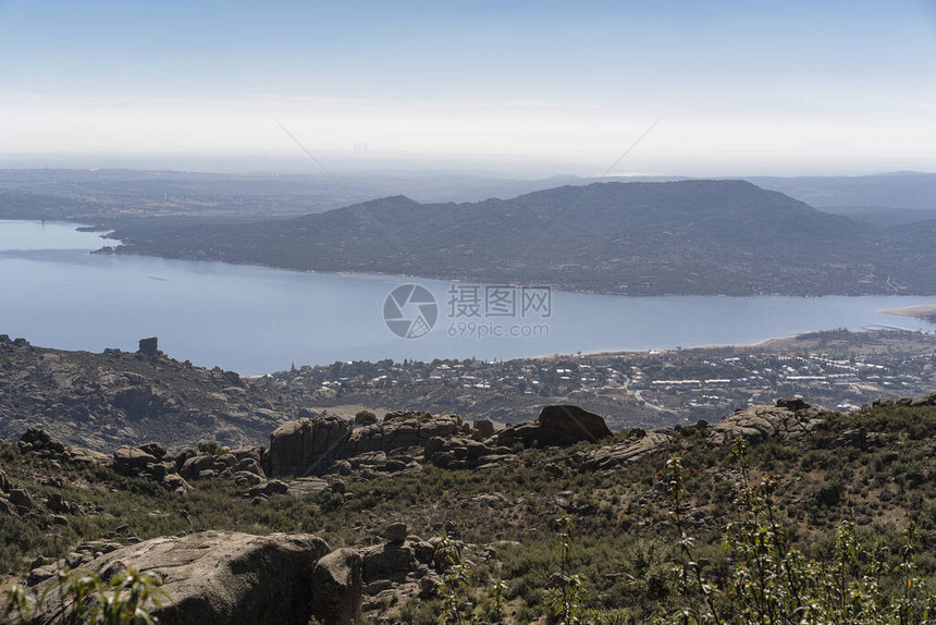 自西班牙马德里ManzanaresElReal的Guadarrama山区公园LaPedriza以来图片