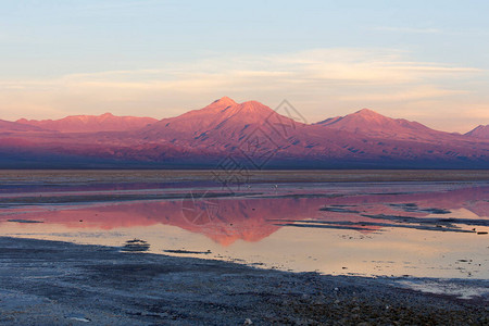 智利北部日落时的Ch图片