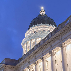 著名的犹他州立首都大厦的广场图纸面图片