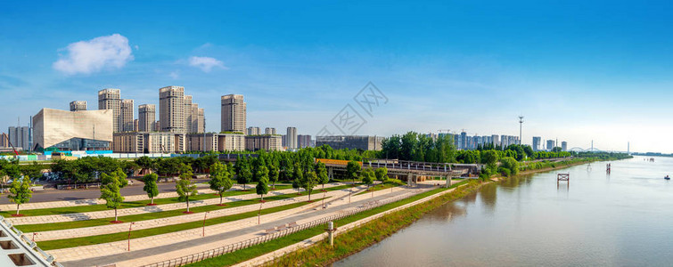 江边的高层建筑南京图片