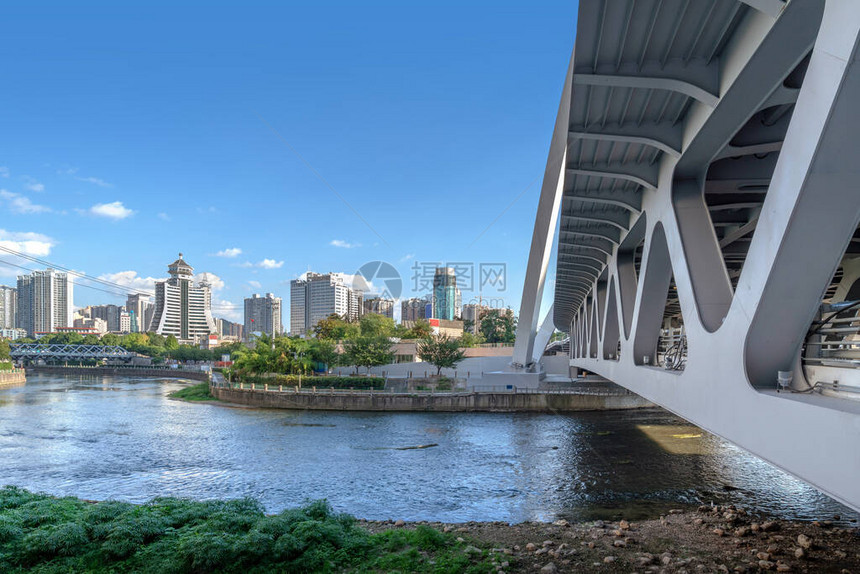 现代高楼和桥梁贵阳城市景观图片