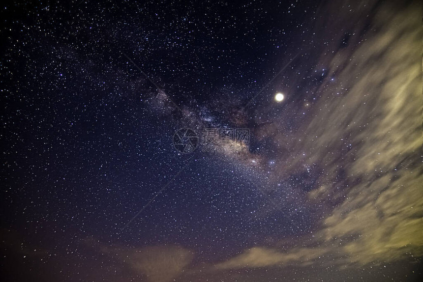 夜空中的银河图片