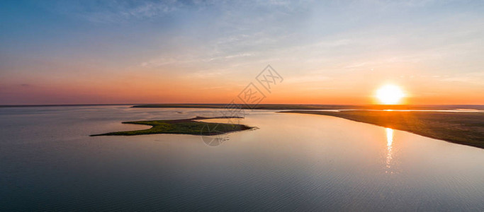 俄罗斯南部自然保护区之一的鸟岛景观背景图片