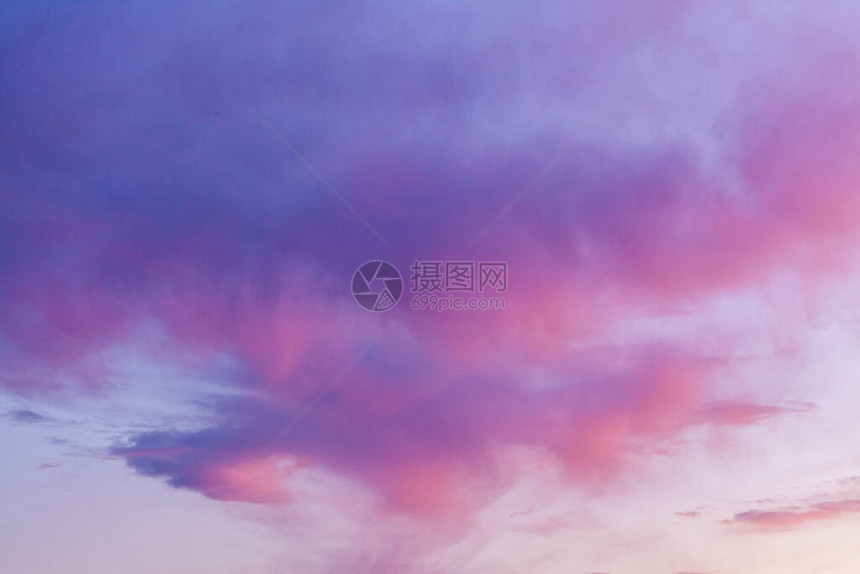 清晨风景中的粉红日图片