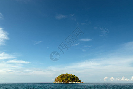 海洋中的孤岛图片