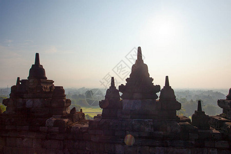 印尼爪哇岛早上的婆罗浮屠寺图片
