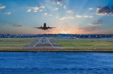 飞机从洛格拉机场起飞图片