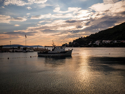 克罗地亚Drvennik港的地中海日落图片
