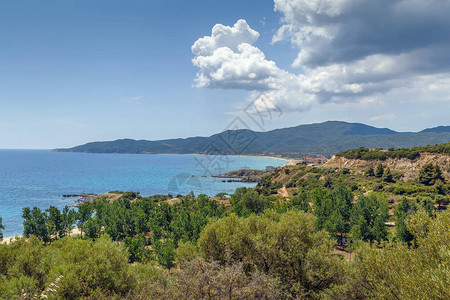 希腊哈尔基迪Sithonian半岛南端的爱琴海图片