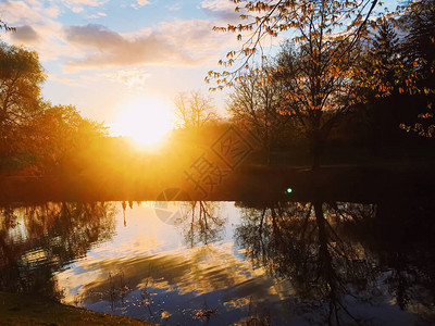 春天河上的日落自然与环境图片