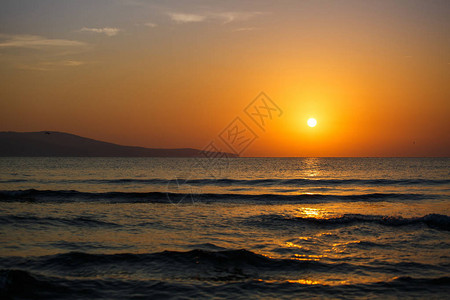 美丽的海上日落海上日落图片