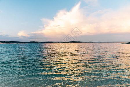 日落在海水湾复制空间背景图片