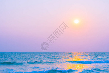 日落或日出时的海滨景美丽的热带质图片