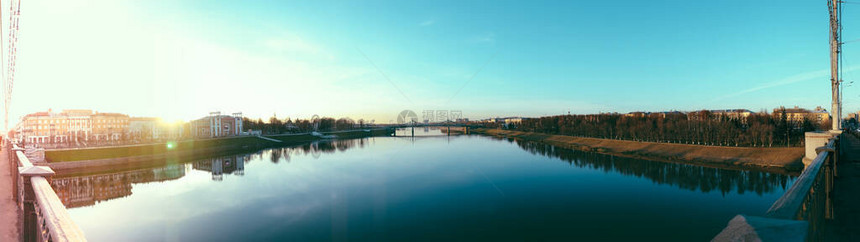 俄罗斯特维尔诺沃尔日斯基大桥伏尔加河180度全景图片