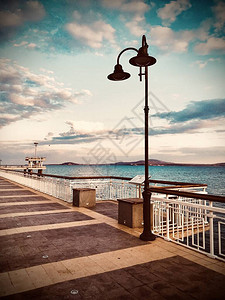 保加利亚布尔加斯湾海桥上多彩的日落黑海地貌图片