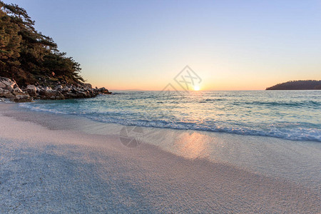 塔索斯群岛马布尔海滩萨利阿拉海滩的日出图片