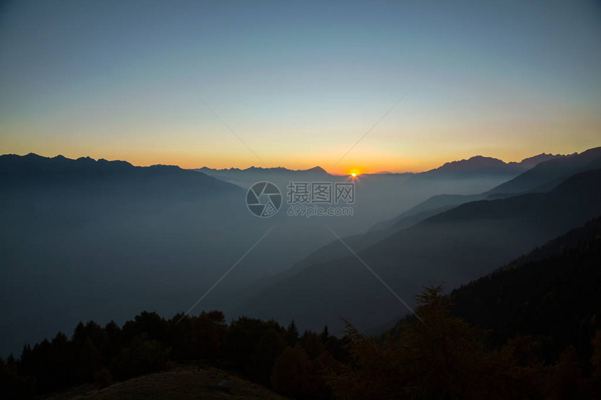 高山日落阳图片