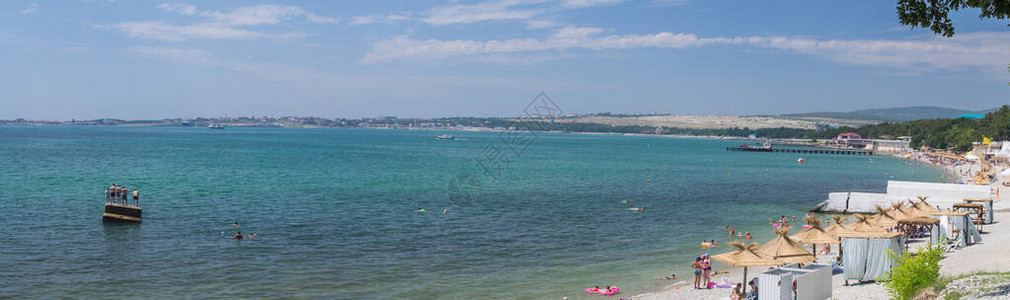 夏季海滩沙海船夏时全景图片
