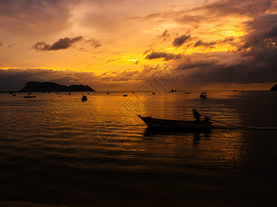 暮色中的海面泰国背景图片