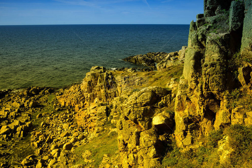波罗的海博恩霍尔姆岛的海岸岩图片