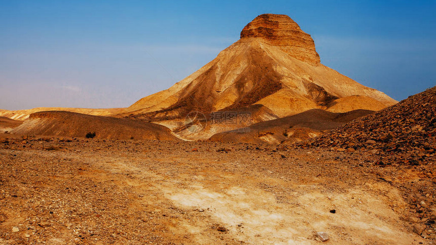 白天蓝下的以色列沙漠景观图片