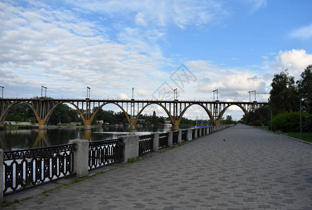 第聂伯河上的桥图片
