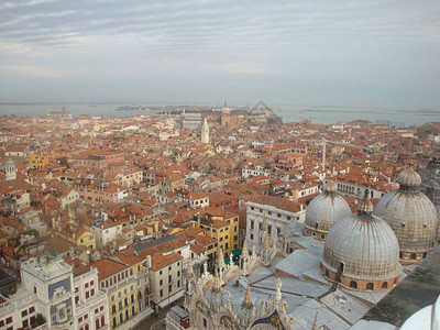威尼斯的街道和房屋景观图片