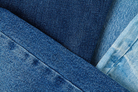 典型蓝色牛仔裤的平面城市装束基本衣橱购物概念顶级观图片