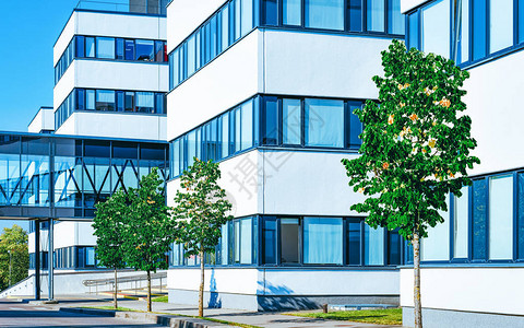 欧盟现代公司商业办公大楼综合体的摩天大图片