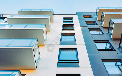 新的现代住宅公寓楼立面包括复图片