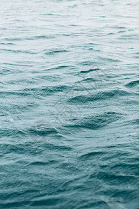 深蓝色海水背景黑海中的蓝色阴图片